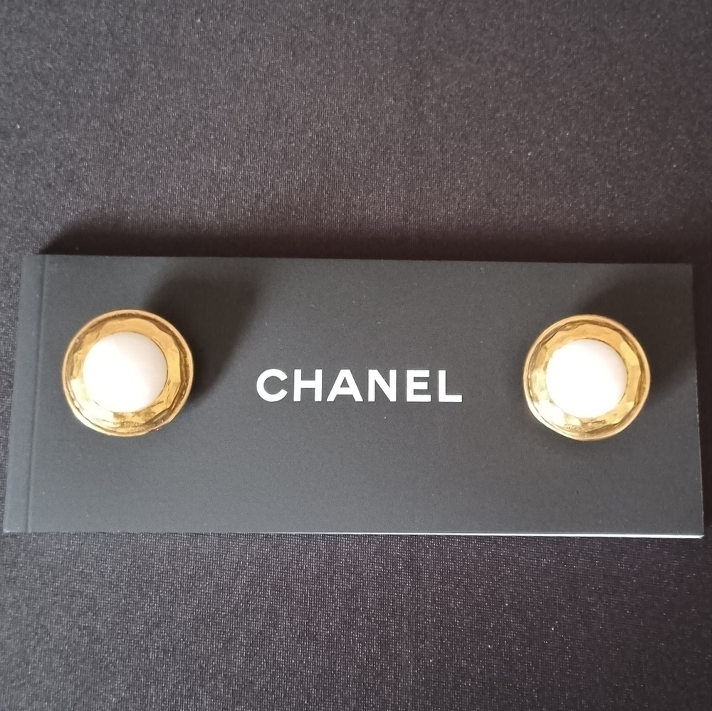 🔥 Authentic Vintage Chanel Clip On Earrings